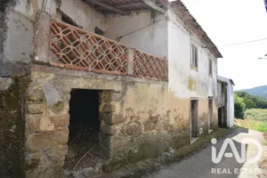 Moradia geminada  em Vila Nova