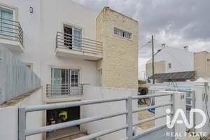 Moradia geminada em Marateca