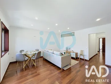 Apartment T3 in Pedrouços