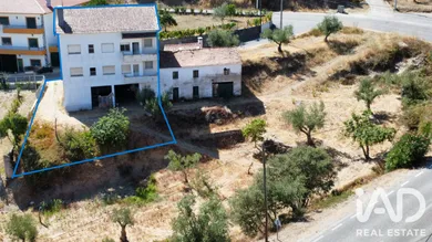 Two-family house in Vale de Urso