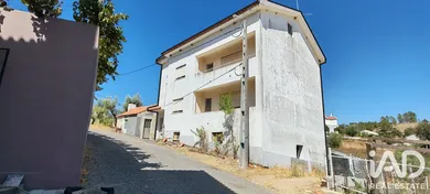 Two-family house in Vale de Urso