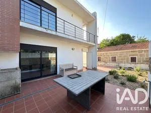 Corner home  in Riba de Ave