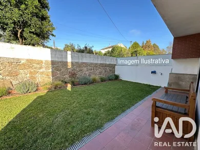 Moradia em gaveto em Riba de Ave