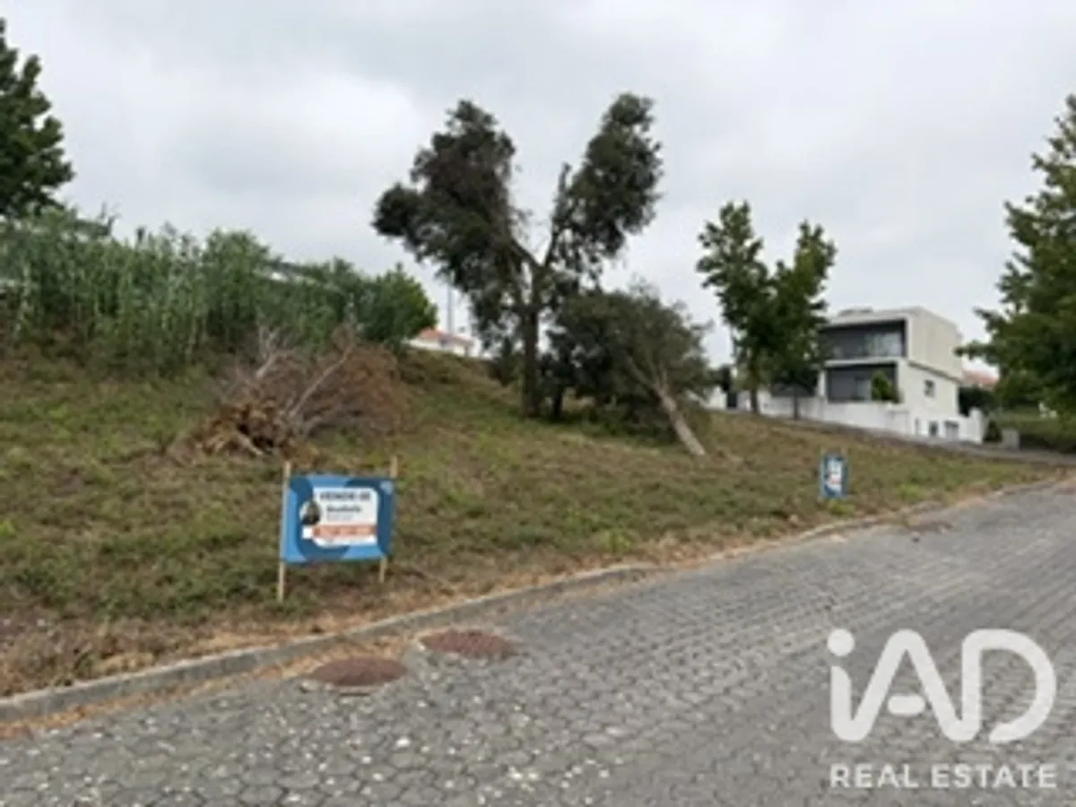 Terreno urbano de 296 m² em Barreira
