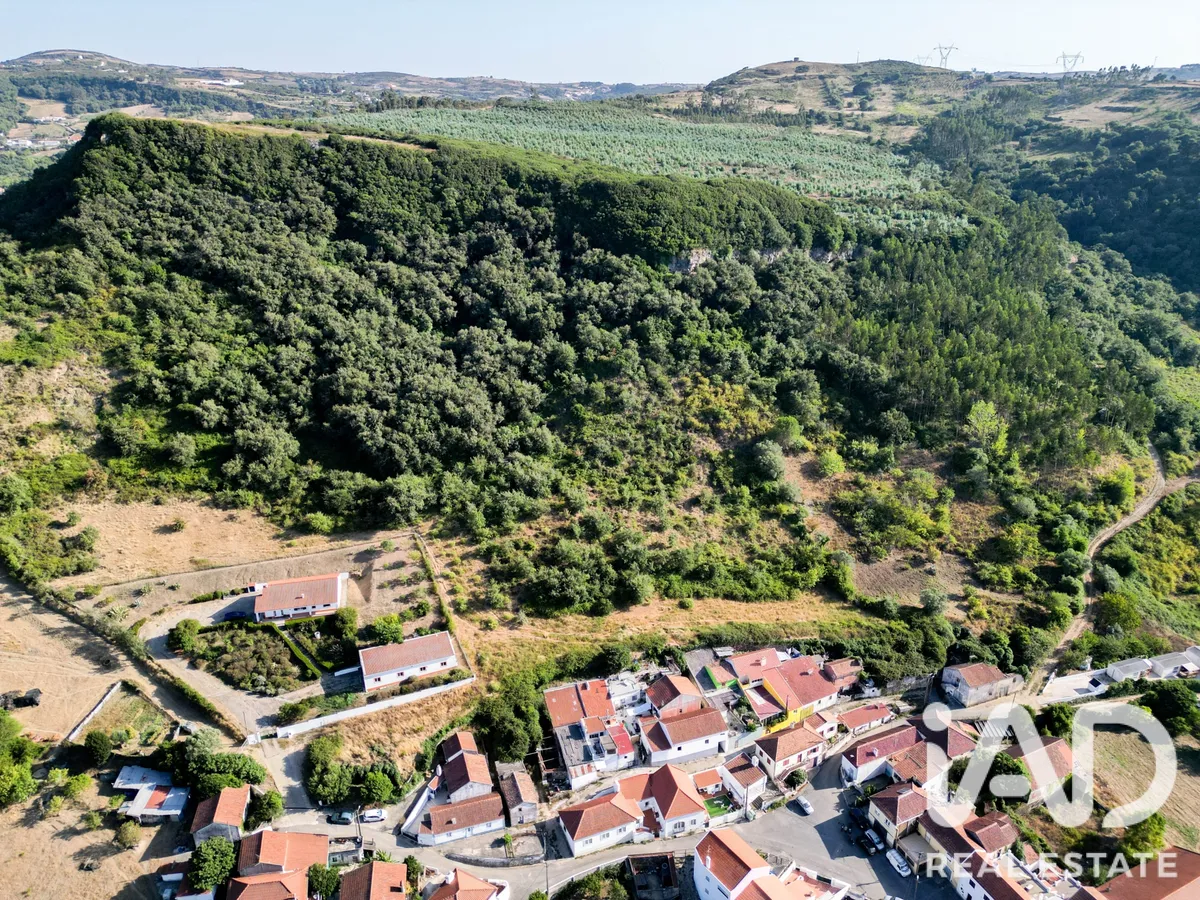 Terreno rústico de 30 560 m² em Sobral de Monte Agraço