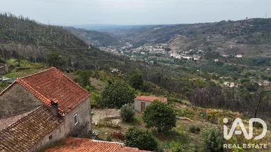 Detached house in Avô