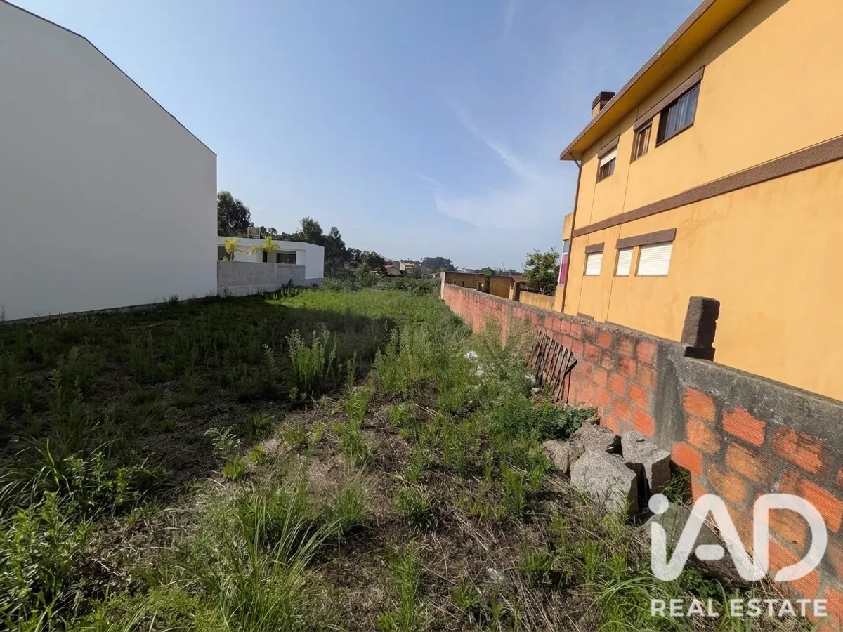 Terreno urbano de 468 m² em Vila Nova de Gaia
