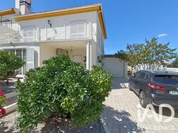 Moradia geminada  em Sesimbra