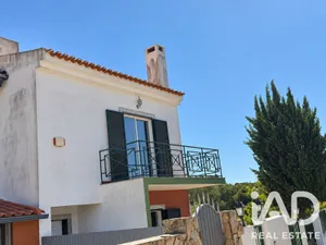 Moradia geminada em Sesimbra