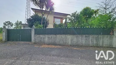 Moradia em Vila de Cucujães