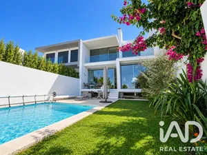 Moradia geminada em Sesimbra