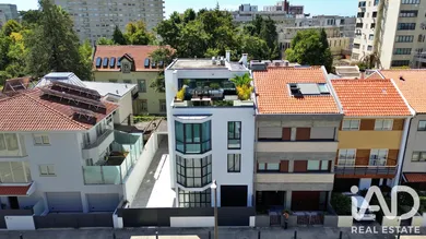 Two-family house in Porto