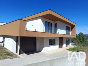 Maison à Marco de Canaveses