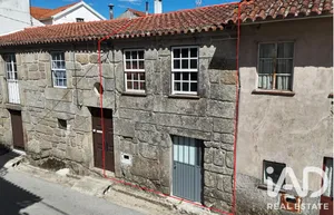 Terraced house in Travanca de Lagos