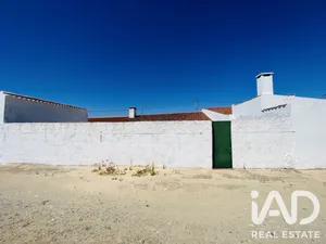 Moradia térrea em Salvada
