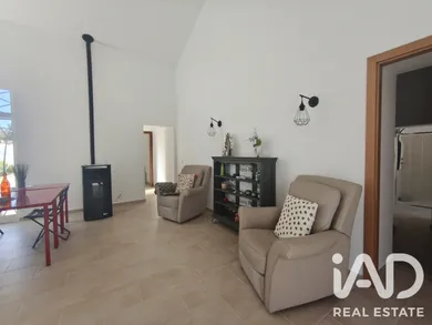 Moradia geminada  em Santa Bárbara de Nexe