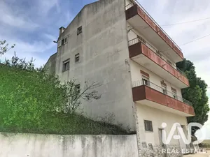 Prédio  em Caneças