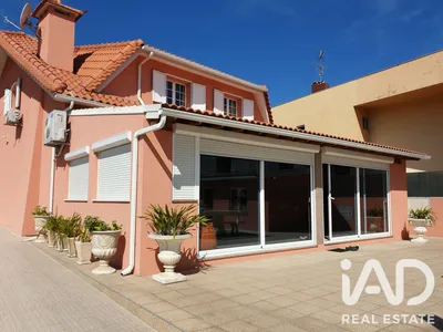 Fotografia 8 de Moradia bi-familiar 23 quartos de 247 m² em Póvoa de Varzim