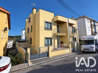 Moradia geminada em Santa Comba Dão