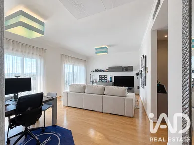 Apartamento T1 em Sto António dos Cavaleiros 
