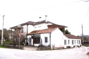 Moradia bi-familiar em Cerdal