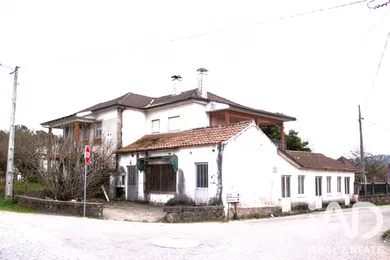 Moradia bi-familiar em Cerdal