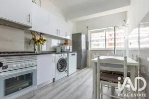 Apartamento T2 em Santo António da Charneca