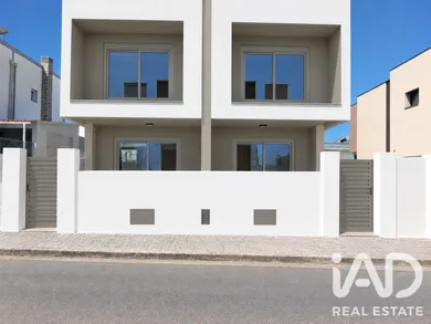 Semi-detached house in Fernão Ferro