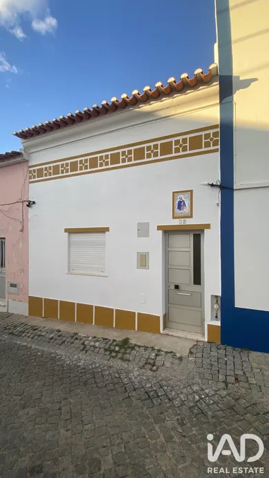 Moradia geminada em Galveias