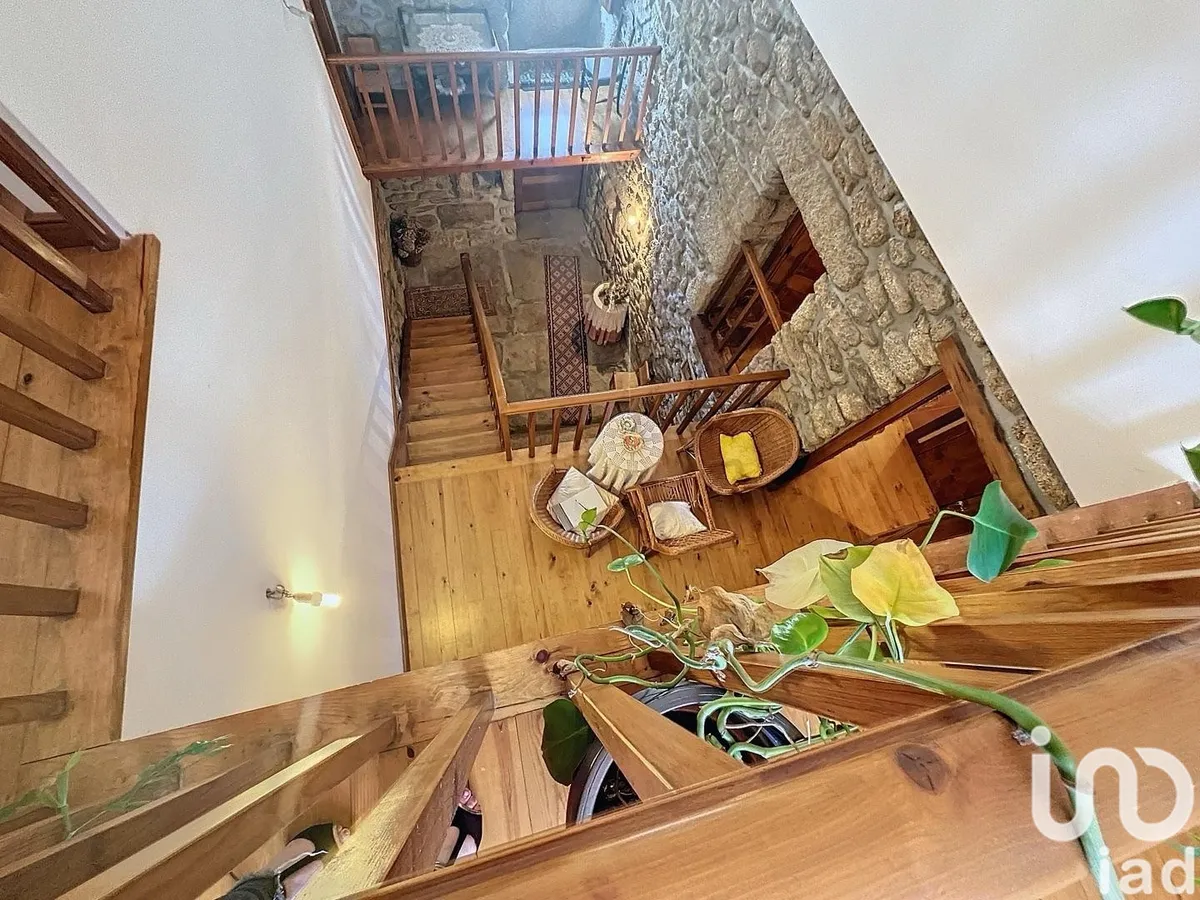 Prédio de 1022 m² em Fradizela