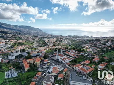 Land  in Santo António