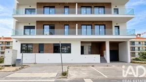 Apartamento T3 em Atouguia da Baleia