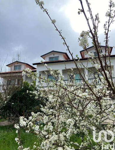 Building at Espariz e Sinde