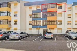 Apartment T3 at Ramada e Caneças