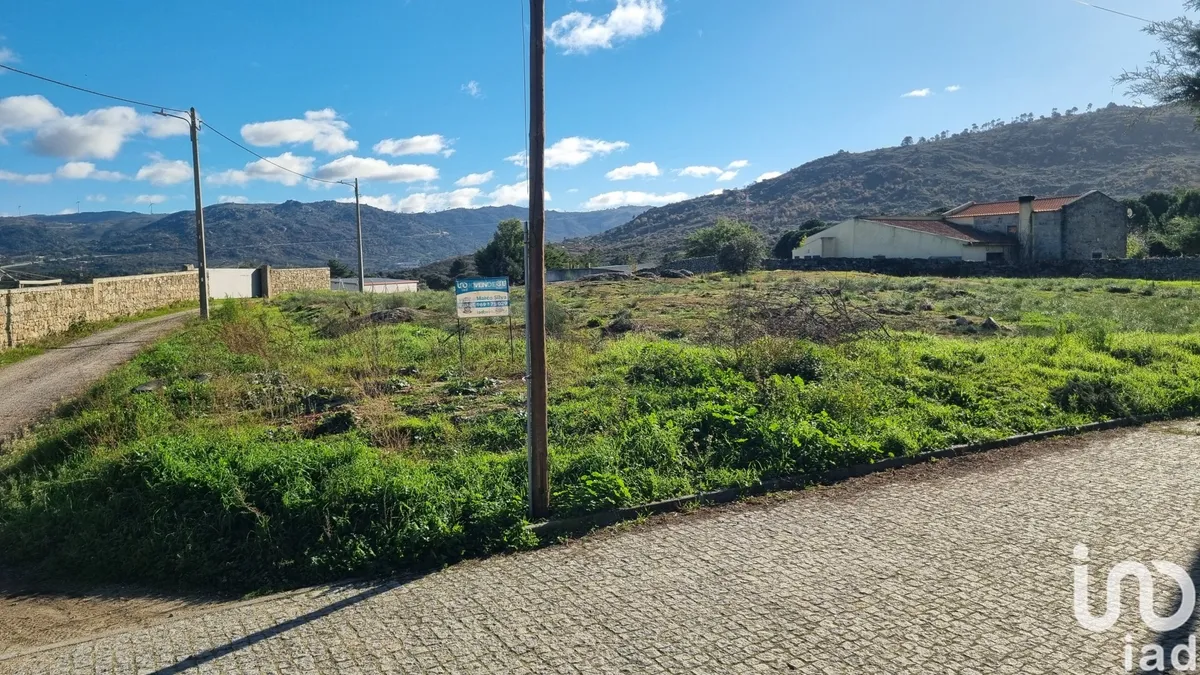 Terreno urbano de 3000 m² em Lajeosa do Mondego