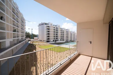 Apartamento T4 em Santo António dos Cavaleiros e Frielas