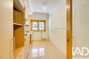 Apartamento T2 em Carcavelos e Parede