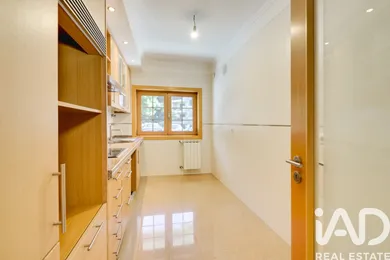 Apartamento T2 em Carcavelos e Parede
