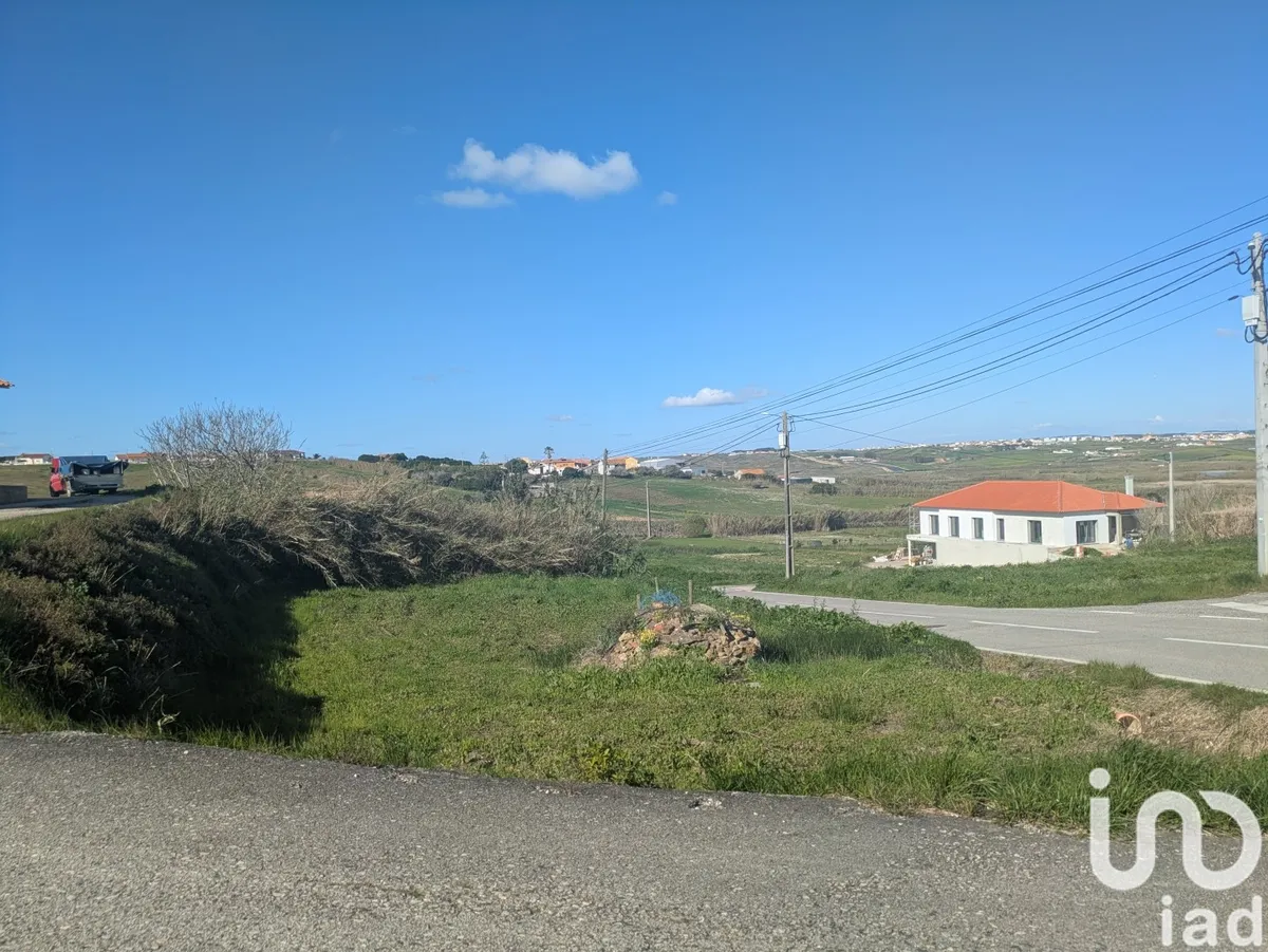 Terreno urbano de 557 m² em São Pedro da Cadeira