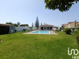 House in Charneca De Caparica E Sobreda