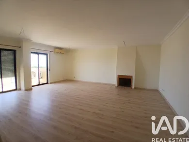 Apartamento T4 em Faro (Sé e São Pedro)