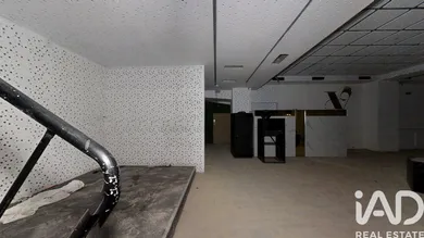 Loja / Estabelecimento Comercial em Lordelo Do Ouro E Massarelos