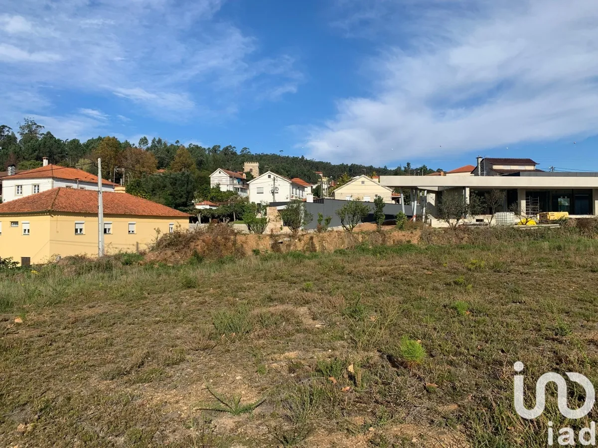 Terreno de 904 m² em Mujães