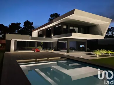 Maison à Charneca De Caparica E Sobreda