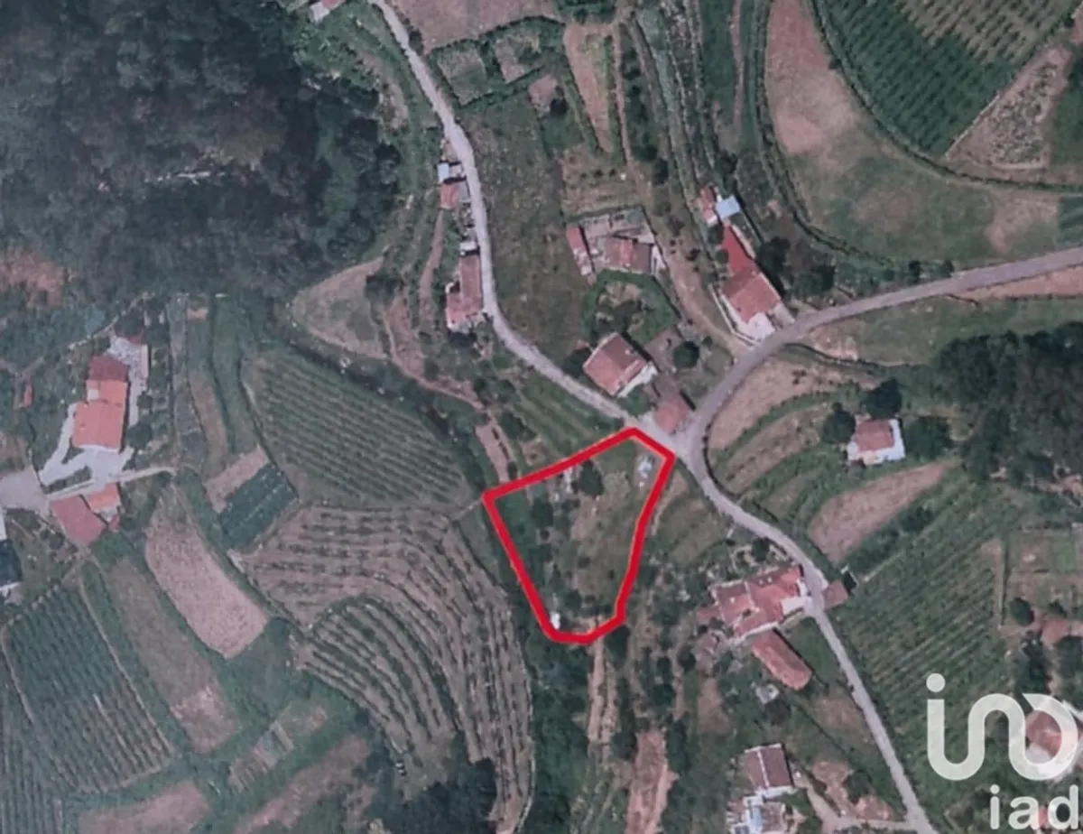 Terreno de 1100 m² em Vila e Roussas