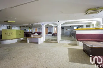 Commercial walls  at Luz