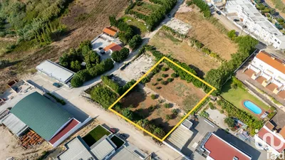 Fotografia 9 de Terreno urbano de 669 m² em Lourinhã