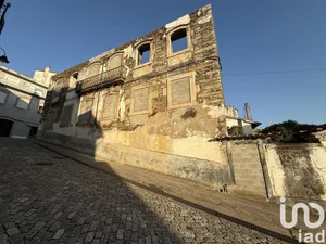 Building  at Peso da Régua e Godim