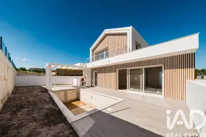 Casa/Moradia  em Santa Maria, São Pedro e Sobral da Lagoa