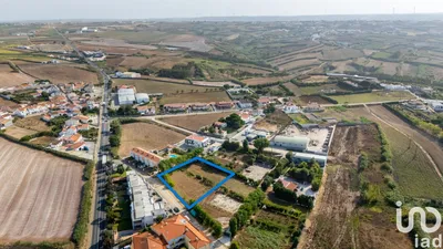 Fotografia 8 de Terreno urbano de 669 m² em Lourinhã